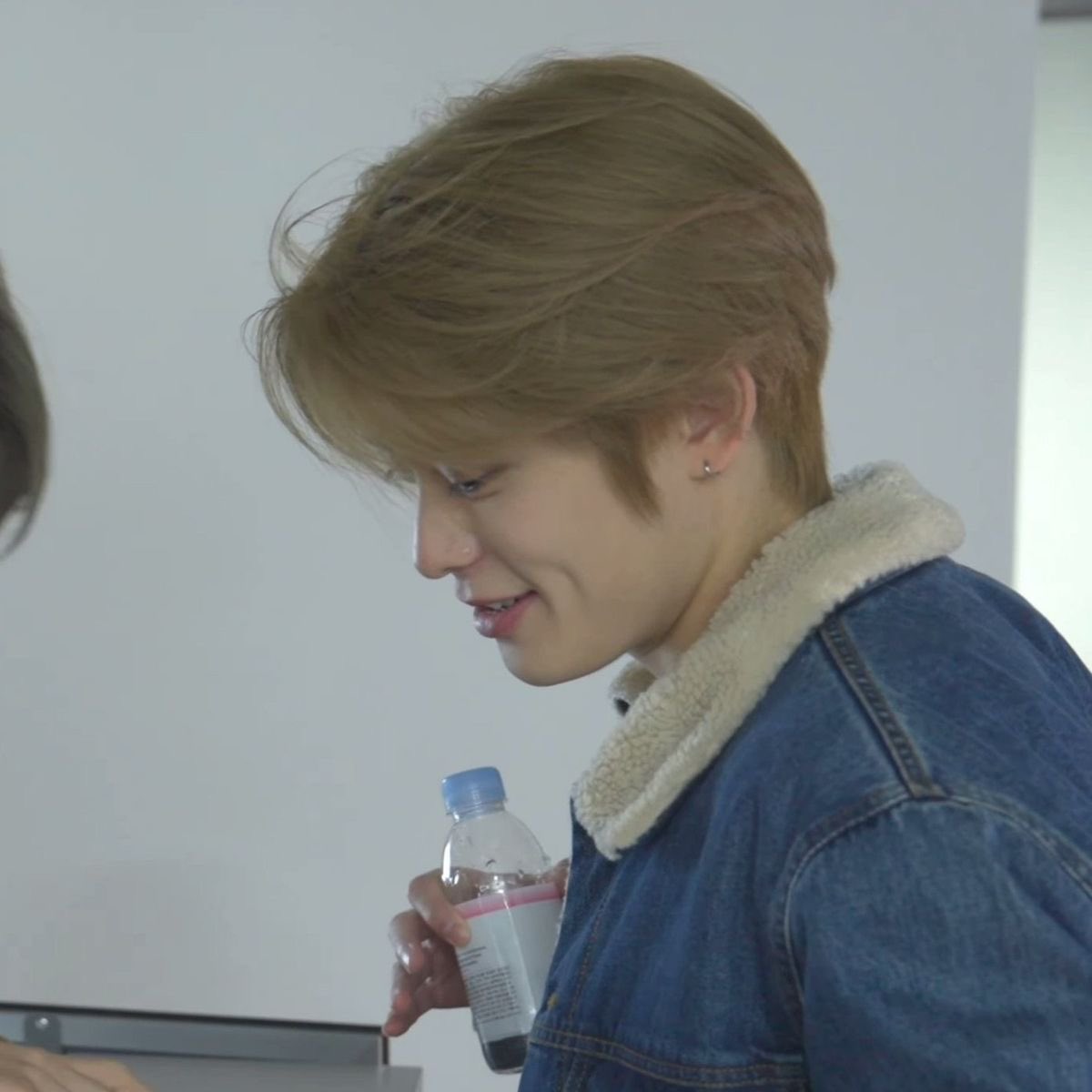 qpdrnn's tweet photo. เเจฮยอนมีจุมพิตนางฟ้าทั้งสองข้างไม่พอ ผมก้สวยทรงหัวก้สวย ลายมือเล็บมือก้สวย ㅠㅠ เป้นสุดหล่อที่เติบโตมาอย่างดีจริงๆ กุ้ดบอยมากๆ https://t.co/xoeJfGaUiN