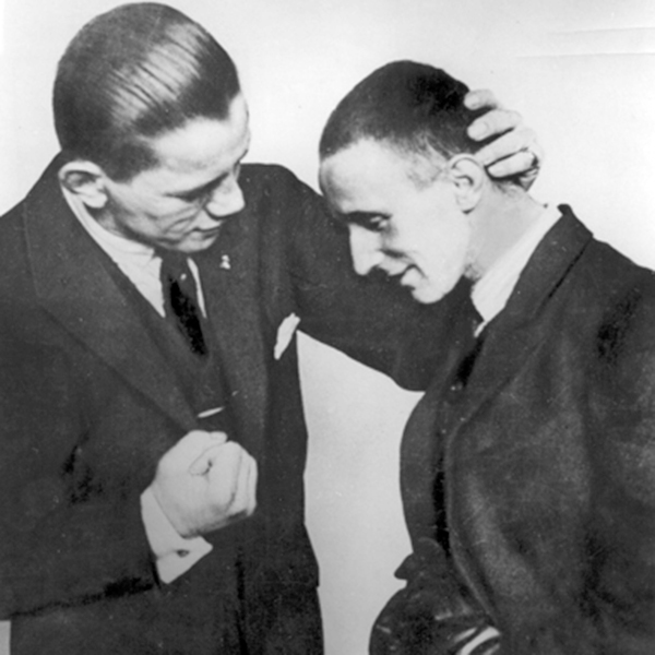 Sommerfest im #BrechtHaus: Die Sause steigt am Samstag 15. Juni ab 15 Uhr mit Musik, Lesungen, Führungen, Festlichkeiten. Aus aktuellem Anlass (welchem bloss?) gibts eine Lesung mit Hanni Lorenz/Erdmut Wizisla zum Thema «Brecht und der Sport». Chausseestrasse 125, Berlin-Mitte.