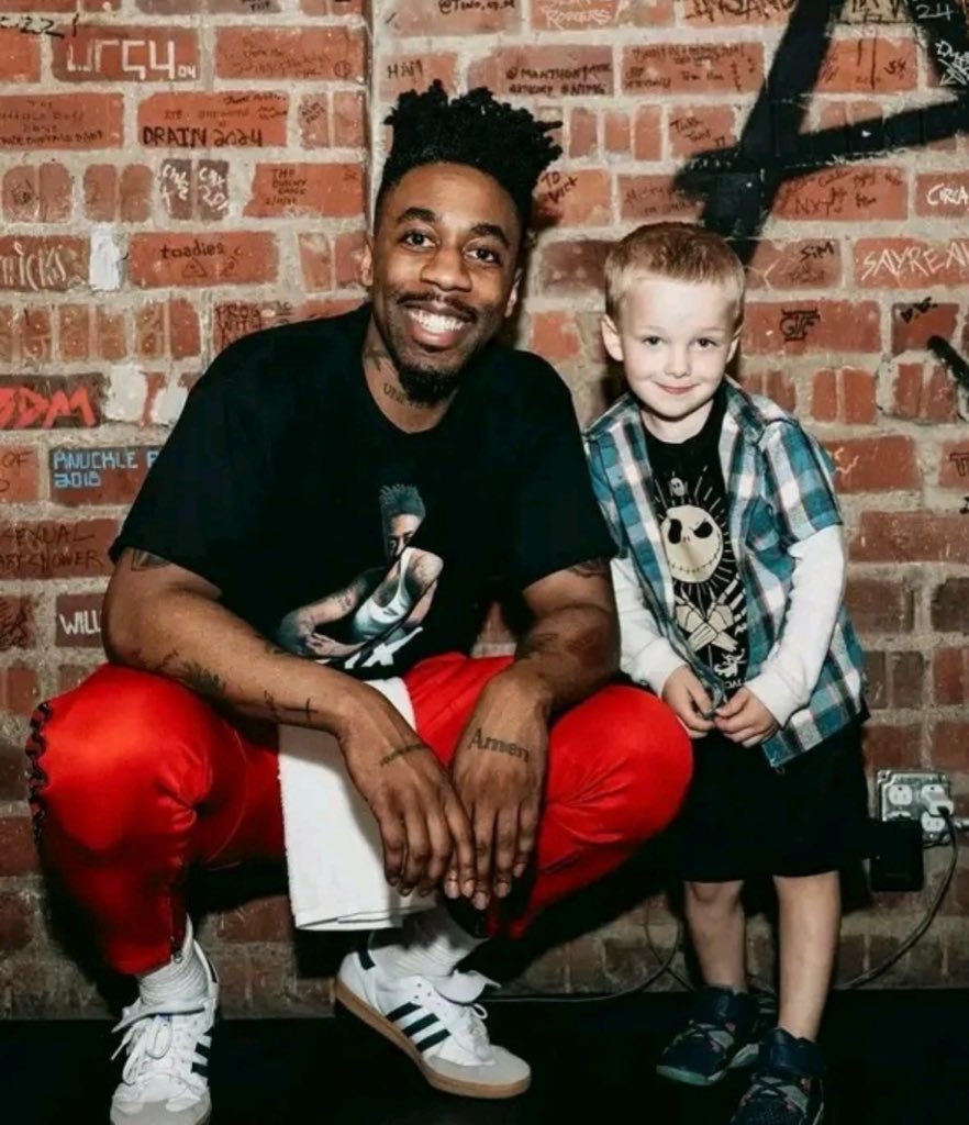 @Morbidful This little man’s name is LEGEND. He’s 5 years old. His grandmother and uncle were taking turns holding him up on their shoulders the WHOLE show the other night so he could see and I was shocked to see him rapping and singing along with me word for word. I stopped the whole show