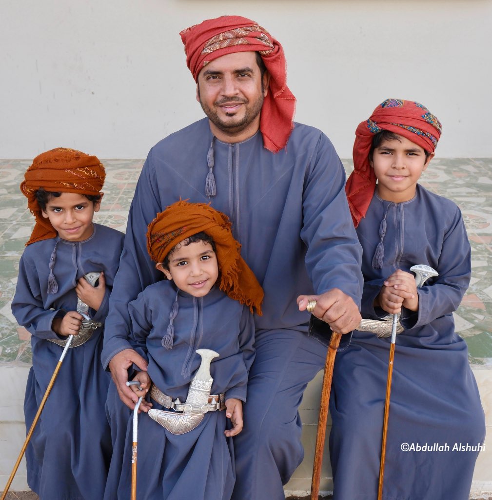 Abshuhi's tweet photo. #اطفال مع والدهم في #هبطه_المنترب صباح اليوم في ولايه #بديه #سلطنه_عمان https://t.co/Ioa1owCSAw