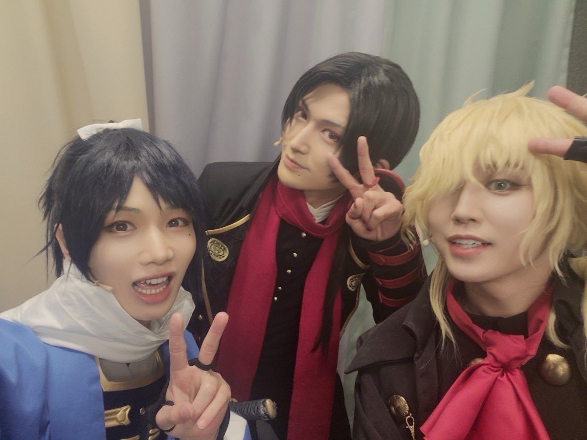 uechan_0905's tweet photo. 舞台『#刀剣乱舞』心伝 つけたり奇譚の走馬灯

本日もご来場誠にありがとうございました！

今日も乱舞乱舞でした。

この3人で同じ楽屋なのですよ^ ^
#刀ステ https://t.co/OG0C1CGlKO