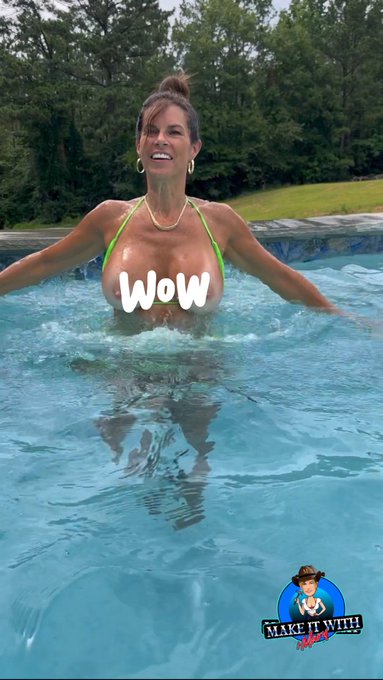 Relaxing sunset 💦💦💦 https://t.co/HoX66w5Wwq