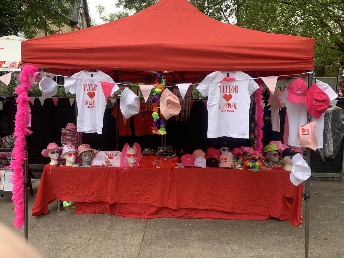 Jimbo6timeslfc's tweet photo. Any one going the Taylor swift concert the next 3 days call in to see us @hotelanfield @12thmanstjohns @StJohnsShopping #erastour #taylorswiftliverpool https://t.co/ZrpI5n4IHK