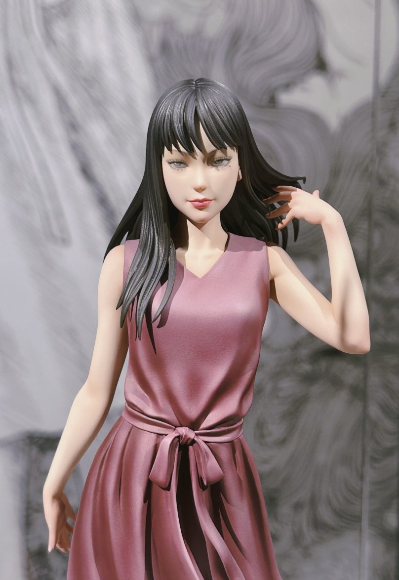 原稿とフィギュアが美しくて良かったです。展示品は写真撮のみOK 