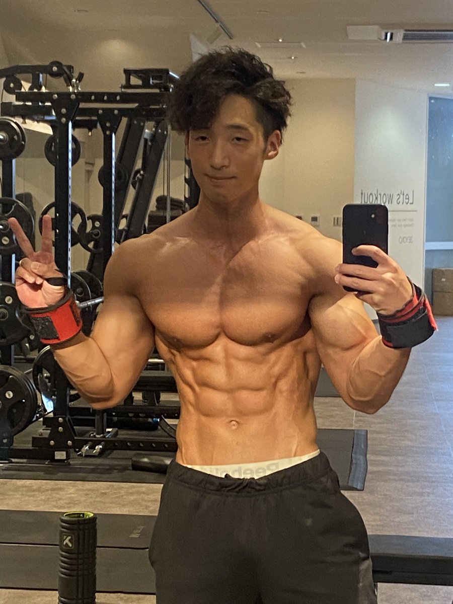 早朝のトレーニングで目が空いていませんが元気100倍です💪 大会まで