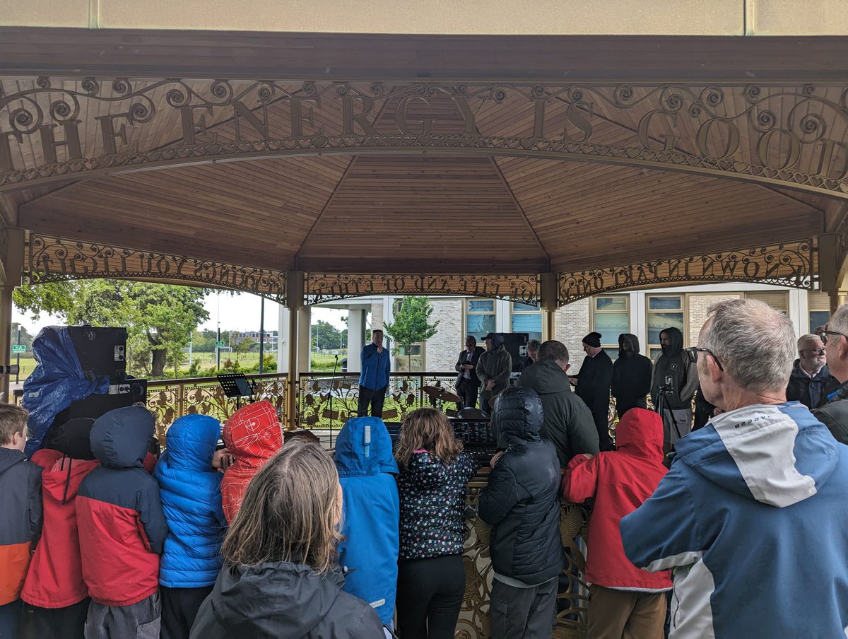 GrangegormanDev's tweet photo. GDA Ceo Ger Casey welcomes everyone to 'THE GOLDEN BANDSTAND - Sculpture' inaugural launch event.
@WeAreTUDublin
#RevealingGrangegorman
#FunctionalSculpture
#TheGoldenBandstandSculpture
#GarrettPhelan https://t.co/8XE1eQaq2n