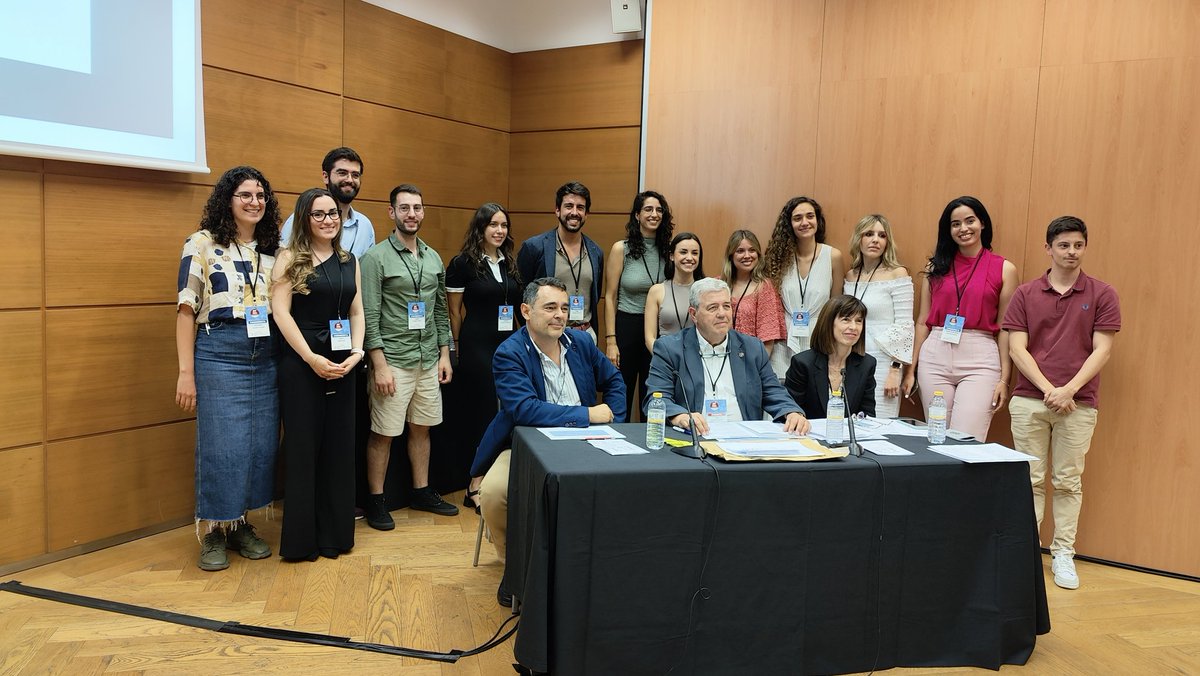 Foto de familia de la sesión de casos clínicos en <a href="/SEHLELHA140_90/">SEH-LELHA</a>