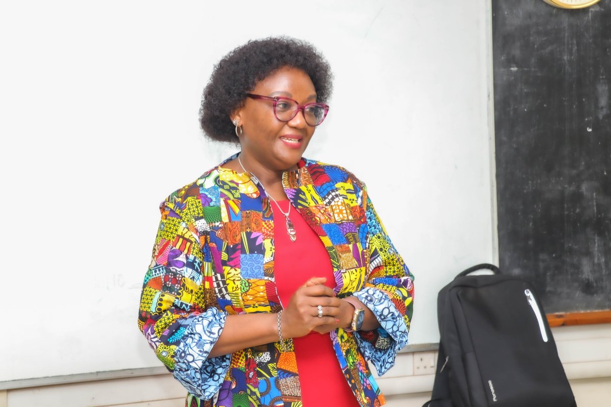 MakSPH's tweet photo. The students interacted with the Dean, @MakSPH, Professor @RhodaWanyenze who is also an Old Girl of the School. She emphasized to the students that success is about serving, impacting others, and improving lives, citing her own examples of impacting students, research & programs. https://t.co/uVUxM1RGp1