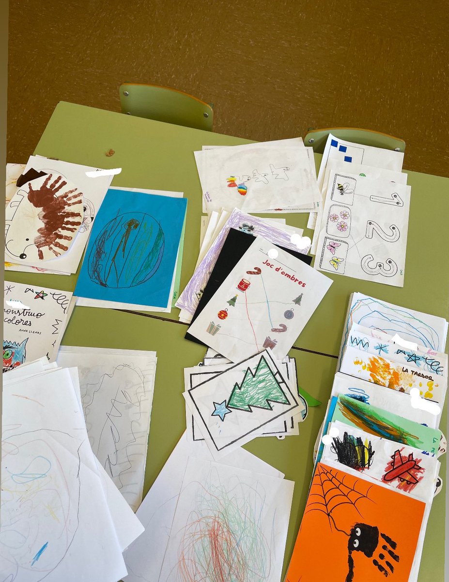 joapav_'s tweet photo. Estudiar 2 años para acabar haciendo de secretaria de niños y niñas de 3 años 🥰 https://t.co/ss7RGXsBgF
