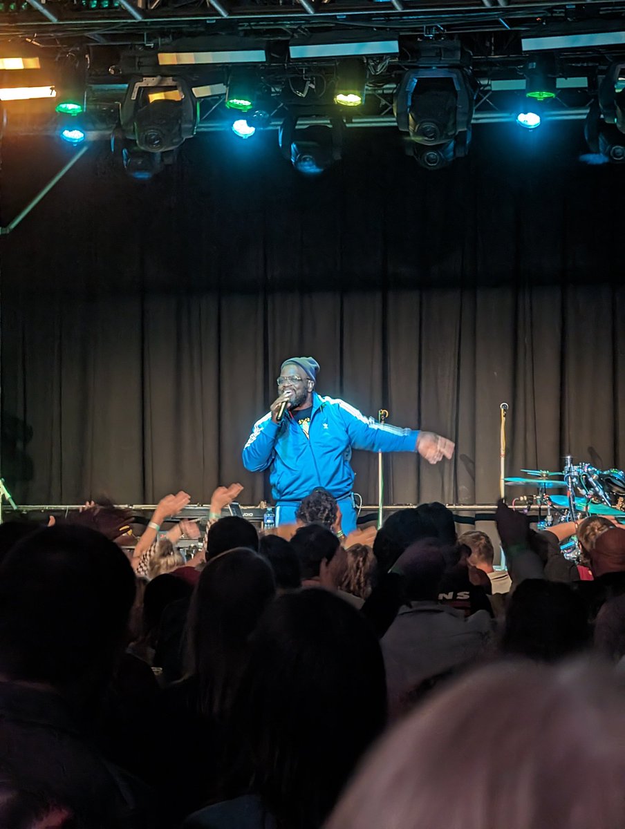Clarkieboy55's tweet photo. @megaran ace warmup for @wheatus at the @cheeseandgrain . I now have you on a #spotify playlist. #marvelous #songsaboutfruit https://t.co/8xsr1FRRUr