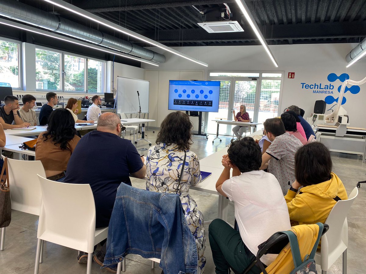 BibliotecaBCUM's tweet photo. La nostra companya Roser Gómez ha participat aquest matí al #PhDay de la @upcmanresa que ha comptat amb la participació de dos investigadors de la Universitat de Ginebra. #bcum #bibliotecabcum @upcmanresa https://t.co/SymTm0G2oF