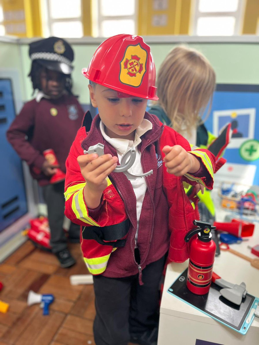SouthburySchool's tweet photo. Today LittleCity visited Reception and Nursery! The children had so much fun role-playing and exploring the city. Salma said, “I want to be a doctor when I’m older!�� Leila said, “I want to be a vet and help the animals!” #dreambigflyhigh https://t.co/AxZECOUhMG