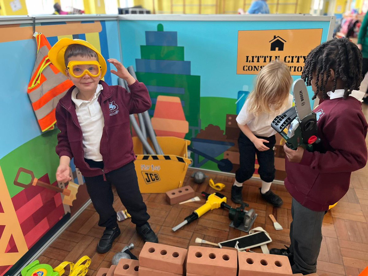 SouthburySchool's tweet photo. Today LittleCity visited Reception and Nursery! The children had so much fun role-playing and exploring the city. Salma said, “I want to be a doctor when I’m older!�� Leila said, “I want to be a vet and help the animals!” #dreambigflyhigh https://t.co/AxZECOUhMG