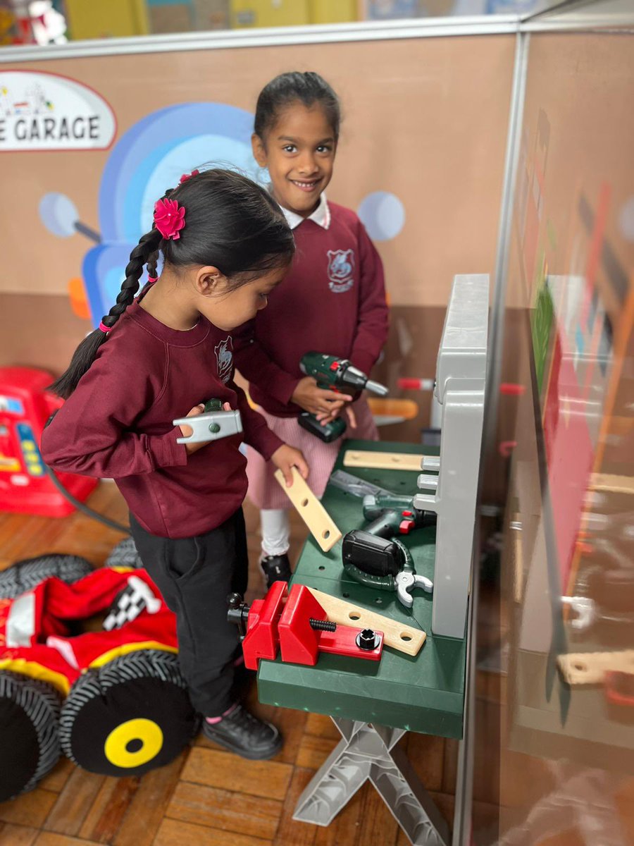 SouthburySchool's tweet photo. Today LittleCity visited Reception and Nursery! The children had so much fun role-playing and exploring the city. Salma said, “I want to be a doctor when I’m older!�� Leila said, “I want to be a vet and help the animals!” #dreambigflyhigh https://t.co/AxZECOUhMG