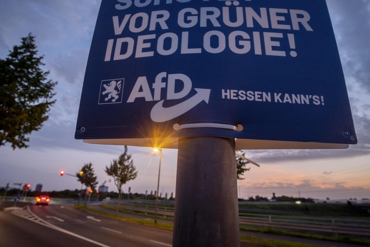 TodayEuropa's tweet photo. Perché nella Germania dell'Est cresce l'estrema destra (ma anche la sinistra) #germania #AfD #Bsw #elezionieuropee https://t.co/NkbHcVyDY1 https://t.co/qOvwwO8iK1