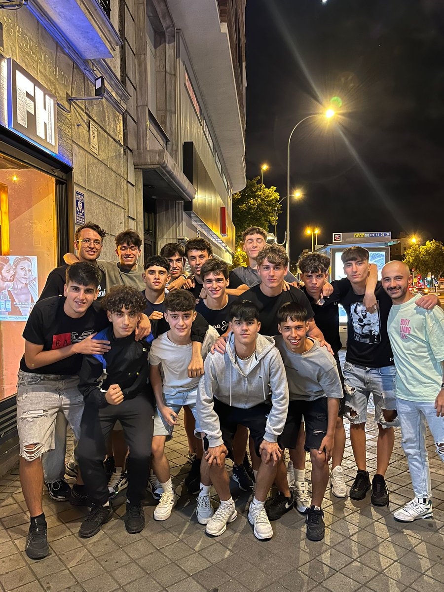sergio_reke's tweet photo. Se acabó una temporada más.
Juvenil B y Alevín A, siempre de ellos y con ellos.💙 https://t.co/4mgKalNdxn