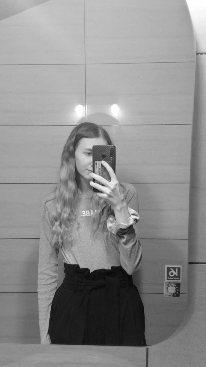 _Victoria92's tweet photo. jeszcze pół roku temu ważyłam 36kg a teraz 54kg czaicie

Żałuję że nie zrobiłam zdjęć przed i po, mam tylko takie.
1 jak ważyłam mniej niż 40, reszta 40+ https://t.co/UNC6vvEWx9