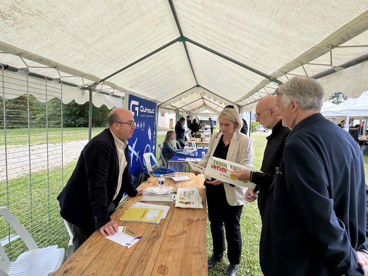 stephanie_rist's tweet image. Ce matin au salon de l’#Emploi à Saint-Cyr-en-Val. 
         Échanges sur les offres d'emploi disponibles sur notre territoire et les nécessités de la #Simplification administrative. 
#circo4501