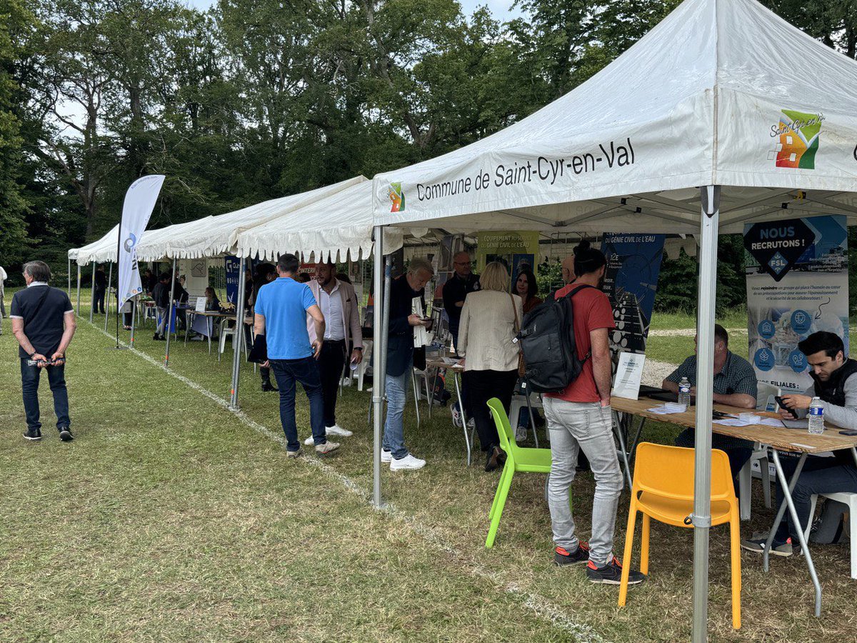 stephanie_rist's tweet image. Ce matin au salon de l’#Emploi à Saint-Cyr-en-Val. 
         Échanges sur les offres d'emploi disponibles sur notre territoire et les nécessités de la #Simplification administrative. 
#circo4501