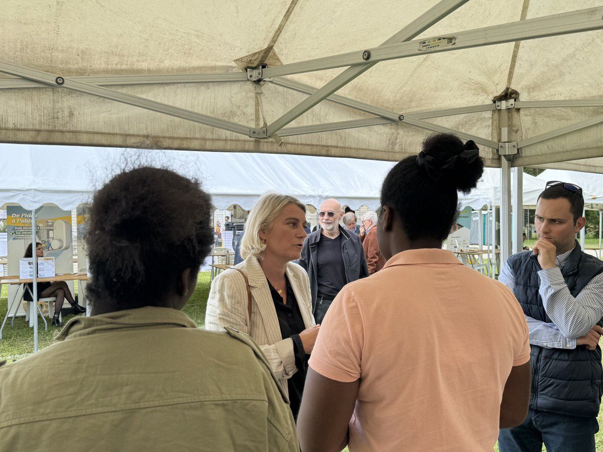 stephanie_rist's tweet image. Ce matin au salon de l’#Emploi à Saint-Cyr-en-Val. 
         Échanges sur les offres d'emploi disponibles sur notre territoire et les nécessités de la #Simplification administrative. 
#circo4501