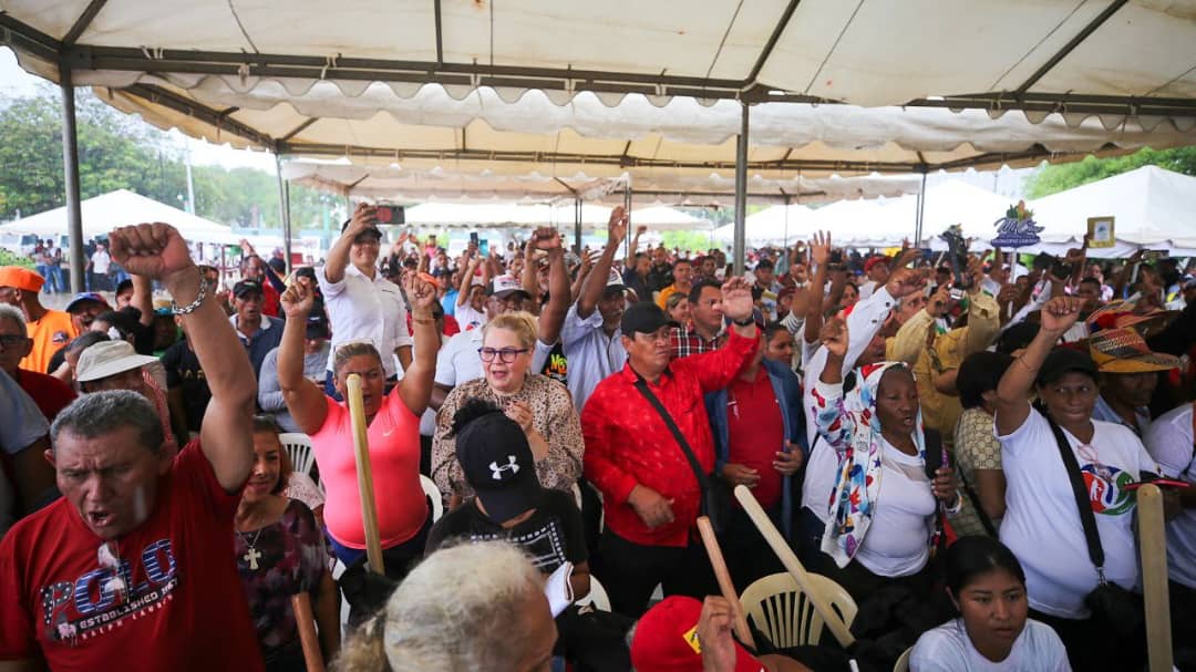 davidjhg's tweet photo. El Frente Unido de Campesinos, Pescadores y Agrourbanos se organiza en el estado Zulia para la victoria del Presidente Nicolás Maduro ✌🏾
¡La Esperanza está en la Calle! https://t.co/AYyqgX6sXv