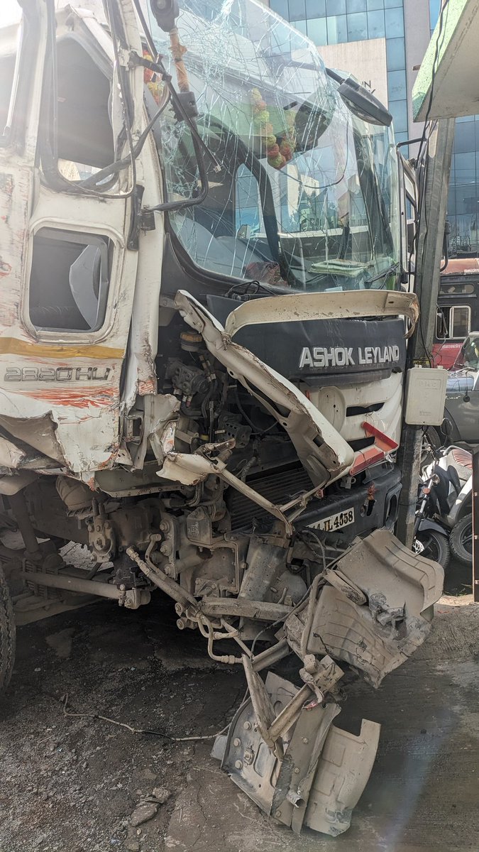 patilvrushabh14's tweet photo. Just now at Chandani chowk Pune.
A speeding cement truck crashed with the Cargo Bus and both went to the other side of the road and crashed into the other two bikes. 2 people have lost lives & 2 are injured.
@ThePuneMirror
@beingpunekar1
#chandani_chowk https://t.co/eXJY5rrJ68