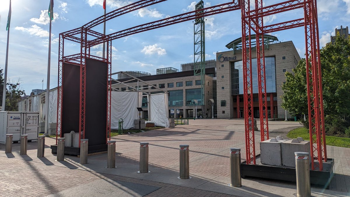 And so it begins ... #oijf #jazzfest <a href="/OttawaJazz/">Ottawa Jazz Festival</a>