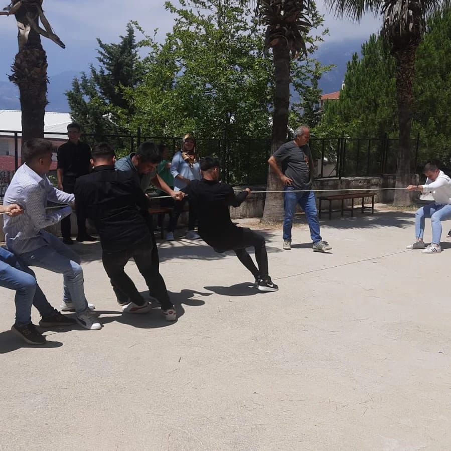 MersinMEM's tweet photo. Bakanlığımızın düzenlediği
🔹"yıl sonu faaliyet haftası" kapsamında,  okullarımızda gerçekleştirilen yıl sonu etkinlikleriyle öğrencilerimiz eğlenerek öğrenmeye devam ediyor.🏫👧👦📷👇

@tcmeb 
@Yusuf__Tekin 
@ahpehlivan53 
@fazilet_durmus https://t.co/1pKfIHt7Wb
