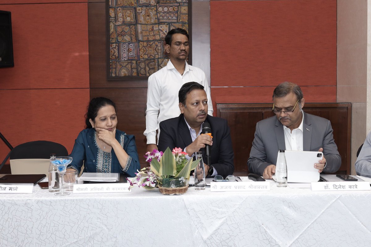 STPIPune's tweet photo. Shri Ajay Shrivastava, Director, STPI Maharashtra &amp; Goa participated in 3rd brainstorming session on e-Governance Standards &amp; Guidelines chaired by Shri Sanket Bhondve, Joint Secretary, MeitY at Pune. 
#STPIINDIA  #DigitalIndia https://t.co/3VjZfwxXzU