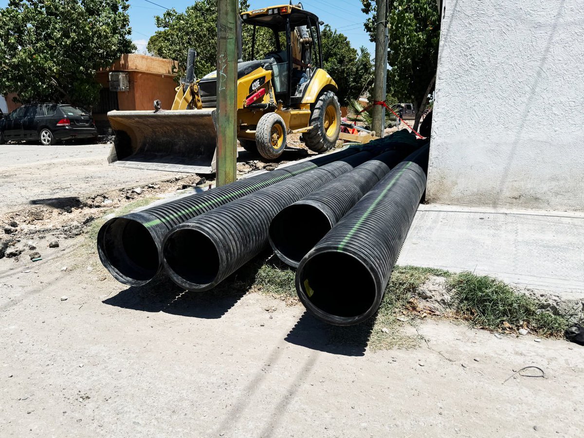 sideapa_gp's tweet photo. 𝐏𝐑𝐄𝐂𝐀𝐔𝐂𝐈𝐎́𝐍❗❗❗
Exhortamos a la ciudadanía a transitar con precaución y cuidado por la Calle Horacio Piña García de la Colonia Hortensias de esta ciudad de #GomezPalacio, ya que actualmente se encuentra personal realizando #introduccion de colector de aguas residuales https://t.co/q242oT73Um