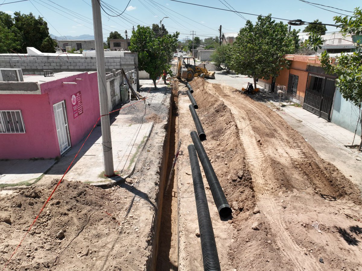 sideapa_gp's tweet photo. 𝐏𝐑𝐄𝐂𝐀𝐔𝐂𝐈𝐎́𝐍❗❗❗
Exhortamos a la ciudadanía a transitar con precaución y cuidado por la Calle Horacio Piña García de la Colonia Hortensias de esta ciudad de #GomezPalacio, ya que actualmente se encuentra personal realizando #introduccion de colector de aguas residuales https://t.co/q242oT73Um