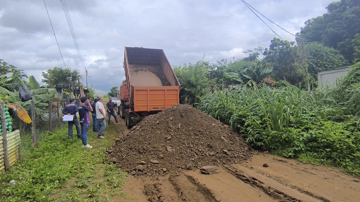 #13Junio Seguimos Avanzado en los trabajos de Conformación de Vialidad Rural en la comunidad de Vista Hermosa #SanJuanDeLosMorros #Guárico  #VamosPorMás