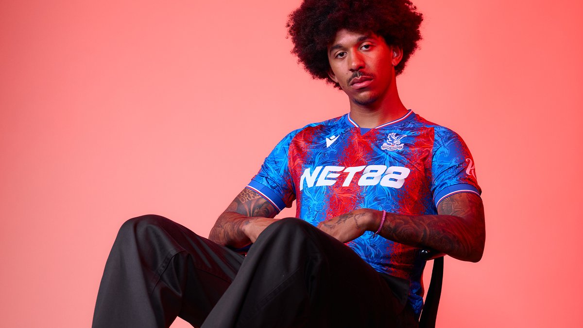 𝐎𝐮𝐫 𝐟𝐮𝐭𝐮𝐫𝐞 𝐢𝐬 𝐍𝐎𝐖.
A few more shots of the ne <a href="/CPFC/">Crystal Palace F.C.</a> and <a href="/cpfc_w/">Crystal Palace F.C. Women</a> Home kit for 2024/25 season in Premier League!

Shop now: bit.ly/3xqJ8Mx

#BecomeYourOwnHero