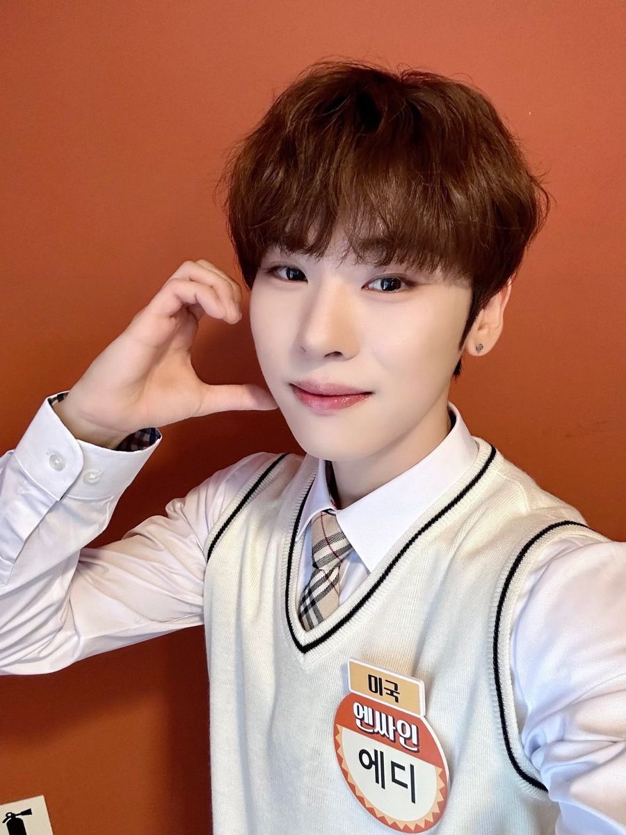Veneeaaa's tweet photo. When an idol is reaching out to his fans in seek of help I WON'T stay silent. 
Eddie is a HUMAN too, just like us and these company’s are def not helping their idols. I BEG YOU show some love &amp; support to Eddie:( 
You're not alone, Eddie, please remember that
 #always_with_EDDIE https://t.co/HmsvtODvR4