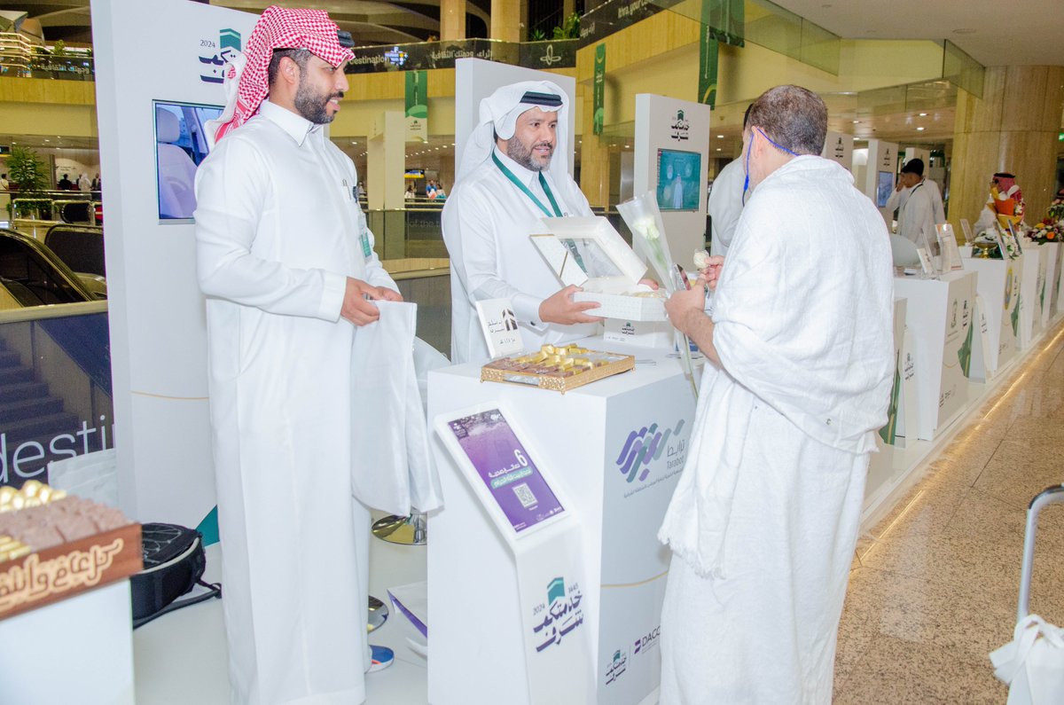 moh_eastern's tweet photo. شاركت #صحة_الشرقية ضمن مبادرة #خدمتكم_شرف بالشراكة مع #مطارات_الدمام بتفعيل حملة #حج_بصحة، بالتعاون مع المنظمات الصحية غير الربحية بالمنطقة الشرقية؛ عبر تقديم التوعية والإرشادات الصحية وفحص الضغط والسكر للحجاج استعدادًا لاستكمال رحلة الحج. https://t.co/oIM1CWlb3S