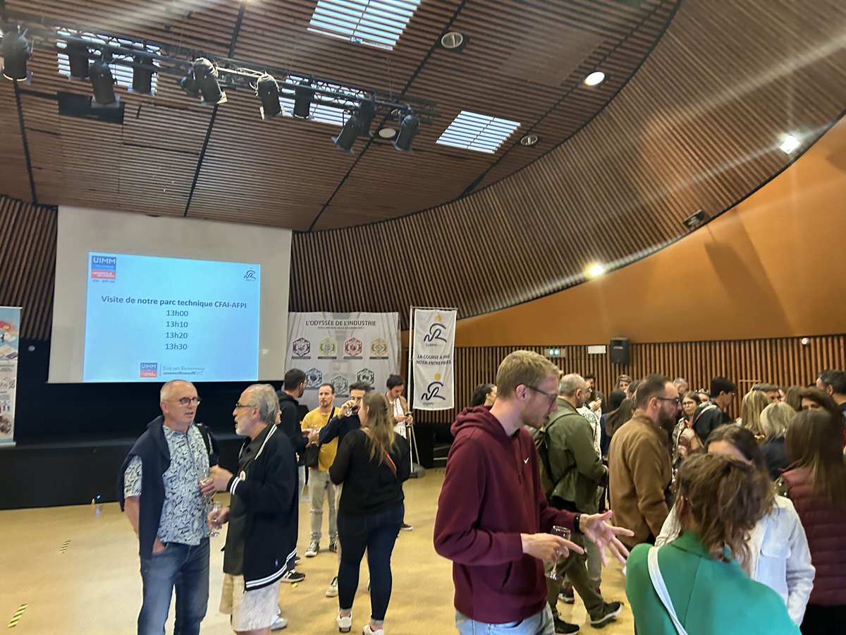 PF_LDA's tweet photo. La Course à Pied Inter Entreprises avec l'accueil des chefs d'équipe ce mardi à #saintetienne.

Jeudi 6 juin ce sont 10 collaborateurs du site de Mably qui ont participé à l'étape de #Roanne de la #coporace et ce jeudi ils seront 20 sur la ligne de départ à #SaintEtienne 🏃‍♂️🏃‍♀️ https://t.co/1bL5nJNlcO