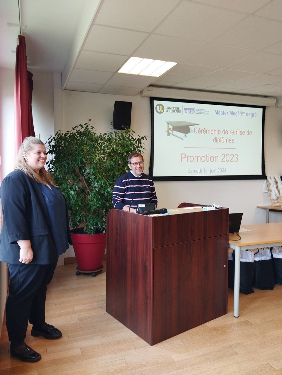 RachClem2's tweet photo. Remise de diplôme @INSPElorraine @VilledEpinal @MAIF partenaire de cet évènement. 50 lauréats se sont vus remettre leur diplôme de Master lors de cette  cérémonie à l'INSPE d'Epinal. L'occasion pour les militants de réaffirmer l'engagement de la MAIF auprès des enseignants. https://t.co/wLpaNqVJbr