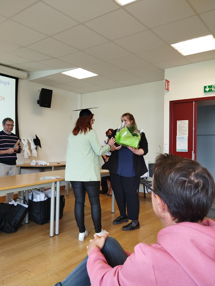 RachClem2's tweet photo. Remise de diplôme @INSPElorraine @VilledEpinal @MAIF partenaire de cet évènement. 50 lauréats se sont vus remettre leur diplôme de Master lors de cette  cérémonie à l'INSPE d'Epinal. L'occasion pour les militants de réaffirmer l'engagement de la MAIF auprès des enseignants. https://t.co/wLpaNqVJbr