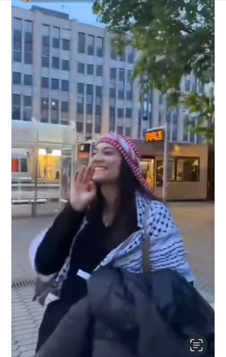 KoeAntifa161's tweet photo. @Tanja_161 @Polizei_NRW @polizei_nrw_d Es ist davon auszugehen das die #Hamas Unterstützer:Innen #Anja, #Janin, #Nassar & #Burak bei den judenfeindlichen Versammlungen aktiv werden.
Alle vier fallen immer wieder wegen unterschiedlichen #Straftaten auf.
Vor allem wg #Bedrohung, #Volksverhetzung & Unterstützung einer https://t.co/HG94EqFxCW