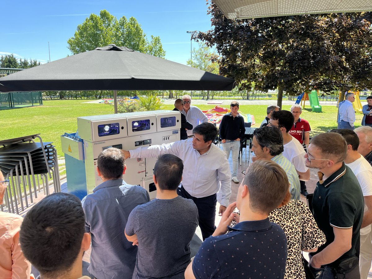 siemens_es's tweet image. ¡El Tour de #BlueGIS ha pasado por Burgos, Valladolid y León! 📌

➡️ Nuestros profesionales de #SiemensSI siguen mostrando a clientes de toda España cómo aprovechar la #energía eléctrica al máximo y cómo ser más sostenibles: sie.ag/27HmKz