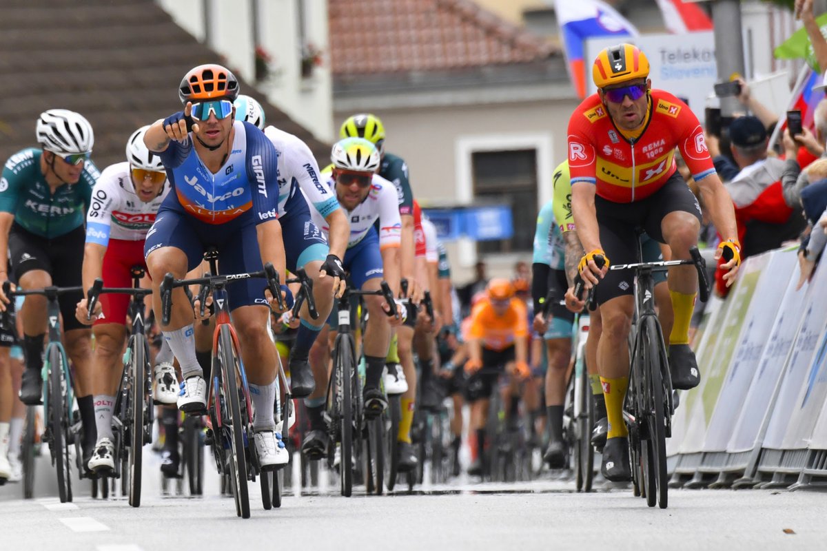 Dylan Groenewegen repite victoria en Slovenia

canalciclismo.com/competicion/fi…