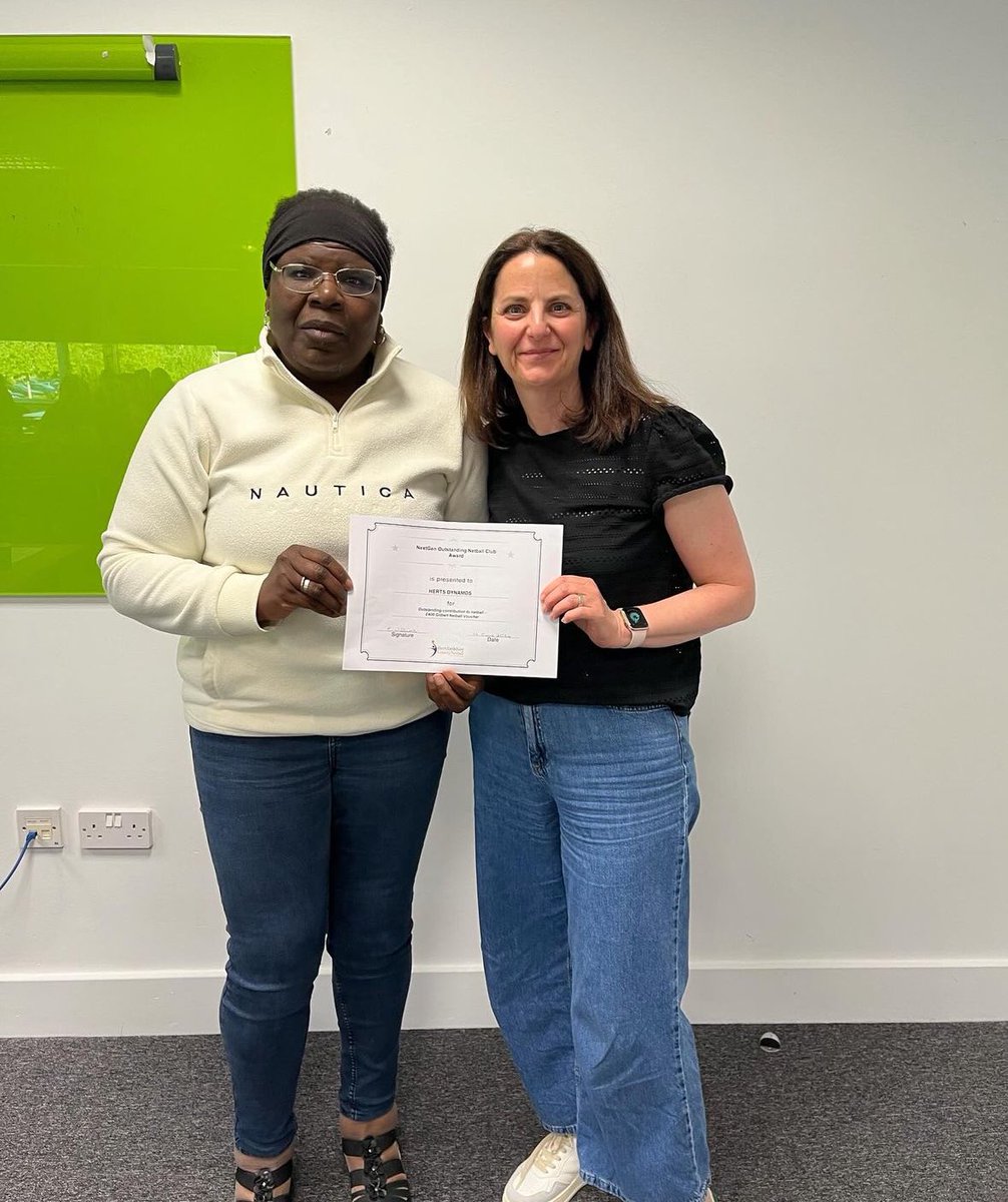 Very proud to share that 💚Herts Dynamos💚 have won Hertfordshire’s Most Outstanding Club of the Year 2024. 🥳 Here’s our Club Secretary Juliette picking up the award at the Hertfordshire Netball AGM 🤩😍
