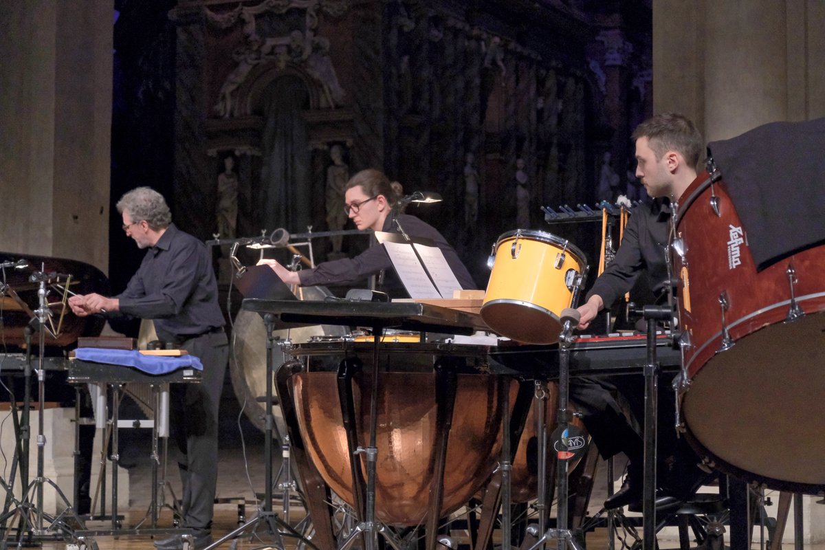 SMTOlimpico's tweet photo. "Prima il silenzio" ha portato sul palcoscenico un elenco unico di musicisti. Sonig Tchakerian (violino) Silvia Chiesa (violoncello) Maurizio Baglini (pianoforte) e Saverio Tasca, Christian Del Bianco, Vittorio Ponti (percussioni) hanno regalato una serata unica.

📸 A.Magazzino https://t.co/IuGINsCPN9