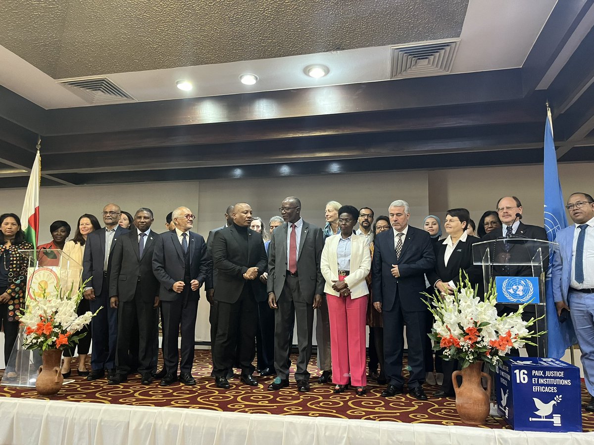 UN Madagascar (@unmadagascar) on Twitter photo Lancement officiel de nouveaux projets de <a href="/PBFMadagascar/">UN Peacebuilding - Madagascar</a> par le PM <a href="/NtsayC/">Louis C. Ntsay</a> au Carlton. La consolidation de la paix, une priorité du Gouvernement et fait partie des Velirano de <a href="/SE_Rajoelina/">Andry Rajoelina</a> .
Objectif : chaque Malagasy vive dans la #paix et chaque ménage travaille sans crainte. Lancement officiel de nouveaux projets de <a href="/PBFMadagascar/">UN Peacebuilding - Madagascar</a> par le PM <a href="/NtsayC/">Louis C. Ntsay</a> au Carlton. La consolidation de la paix, une priorité du Gouvernement et fait partie des Velirano de <a href="/SE_Rajoelina/">Andry Rajoelina</a> .
Objectif : chaque Malagasy vive dans la #paix et chaque ménage travaille sans crainte.
