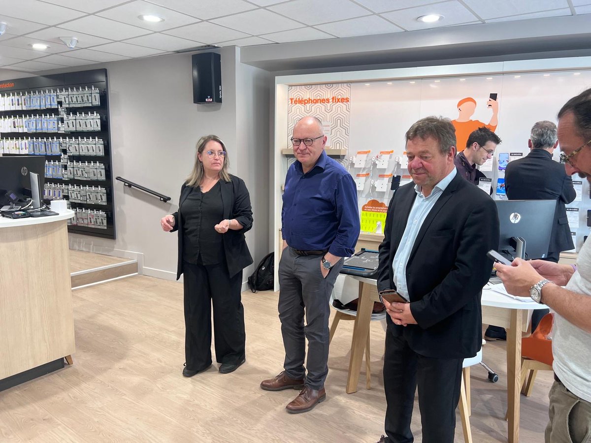 Les conseillers Orange arrivent à Ribérac ! 

L’inauguration de la nouvelle boutique Orange au centre-ville de Ribérac permet de proposer un accompagnement personnalisé pour nos clients en #Dordogne 

📍 On vous accueille au 1 rue du 26 mars 1944 à Ribérac