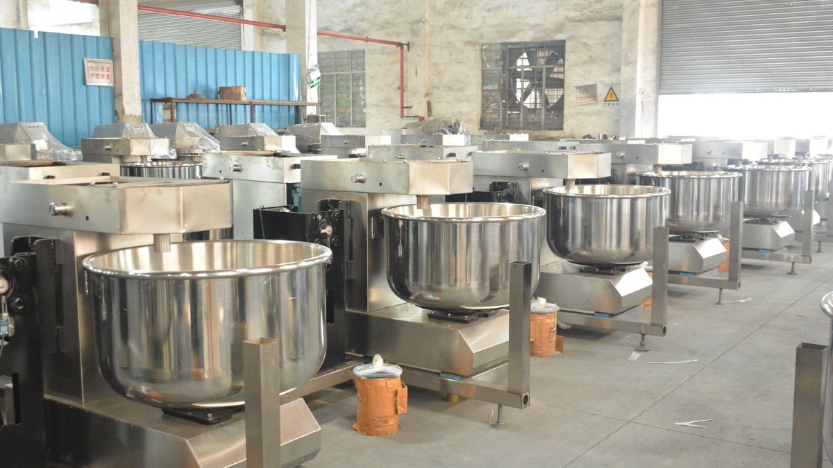 union_food89092's tweet image. Removable bowl spiral mixer! Easy dough turnover with 100kg, 125kg, or 150kg capacity. Efficient mixing with high water absorption and expansion, reducing production costs. Interested? Comment below!
#BakingEquipment #SpiralMixer #BakeryTools #EfficientMixing #DoughPreparation