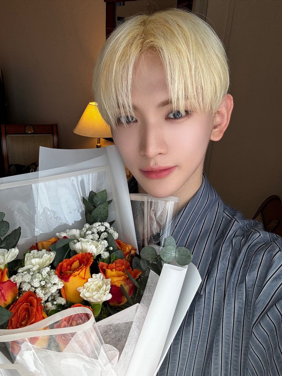 TPST_twt's tweet photo. [#LEW] HELLO VIETNAM🇻🇳💕👋 https://t.co/VkbBkEXlcv