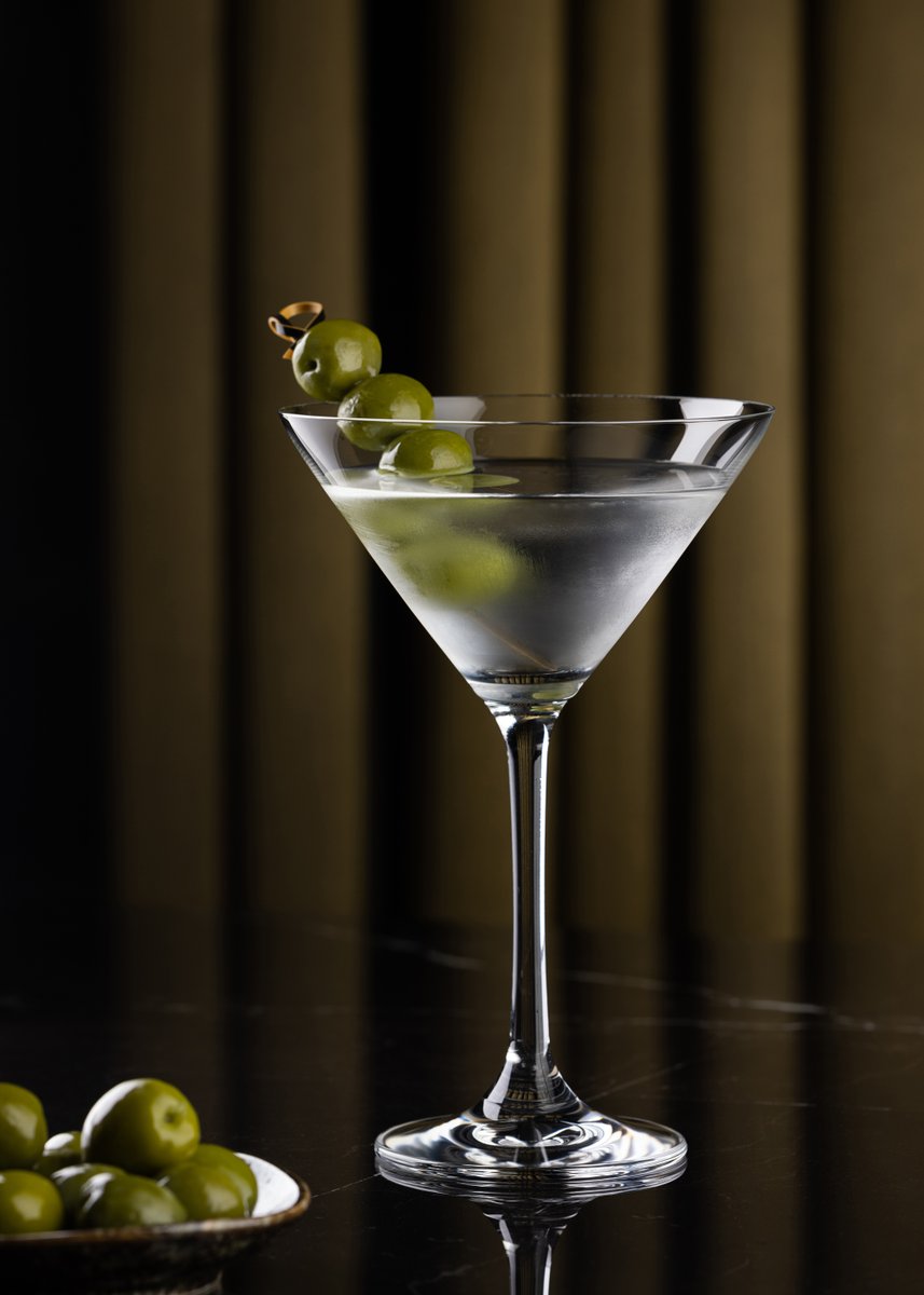UtopiaTableware's tweet photo. Apparently Saturday is #worldmartiniday but we've never been good at waiting... grab one of our classic Martini glasses, this one is from the Thames collection by Crown Crystal and enjoy. Shaken not stirred. #useutopia #crystalglassware #crowncrystalglass #cocktail #martini https://t.co/8L5eO2abCu
