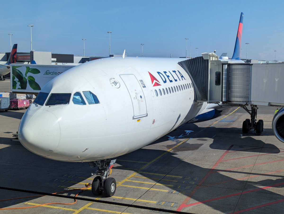 mamund's tweet photo. My ride is here!
Now boarding the first leg of my flight home (AMS-ATL-CVG) after a great week at #gotoAMS.
Thanks to all.
#api360 #mcaTravels https://t.co/f6kYWZ5mJz