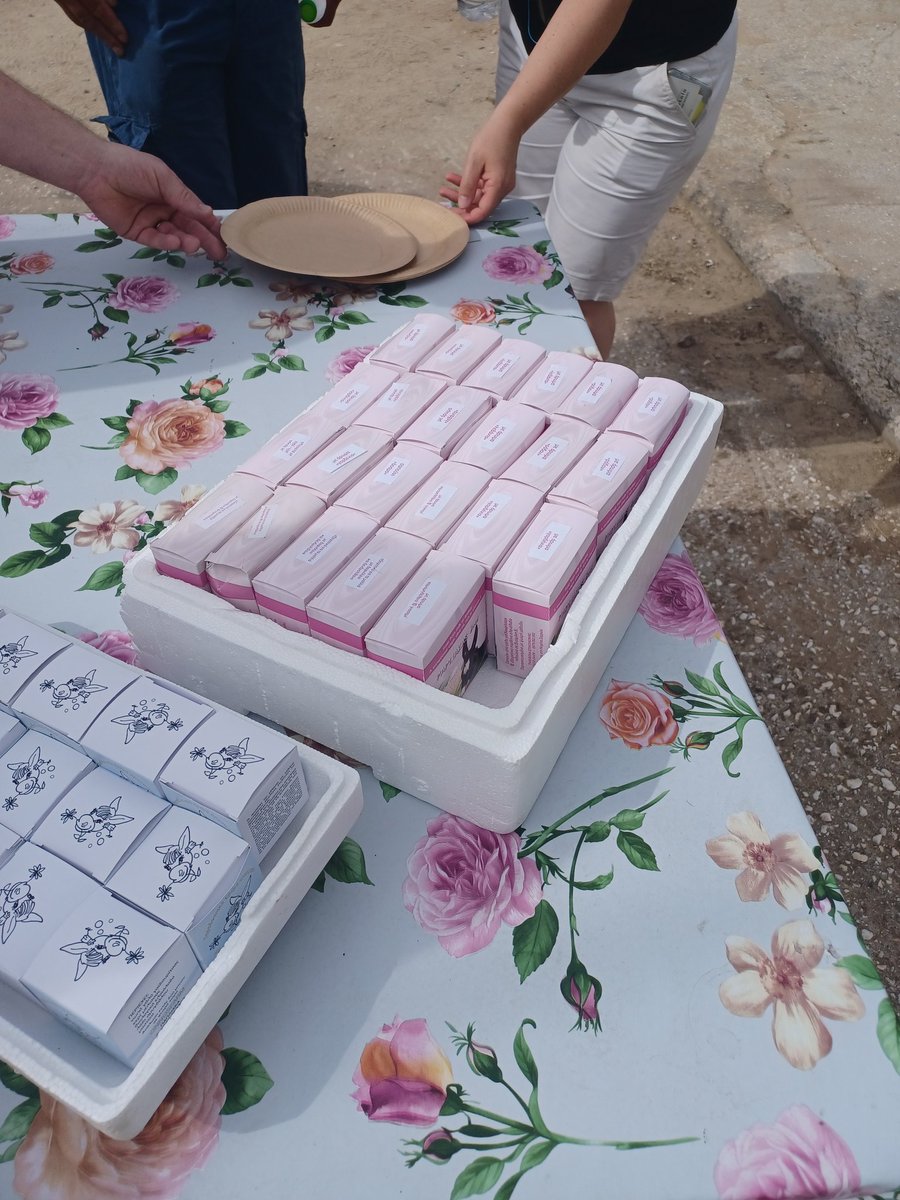 Traite_Idele's tweet photo. Visite d'une ferme asine, troupeau de 300 anesses, #traite au chariot d'une 20aine d'annesses chaque jour pour notamment faire des cosmétiques @idele #cofit https://t.co/rlSSnGwf5J